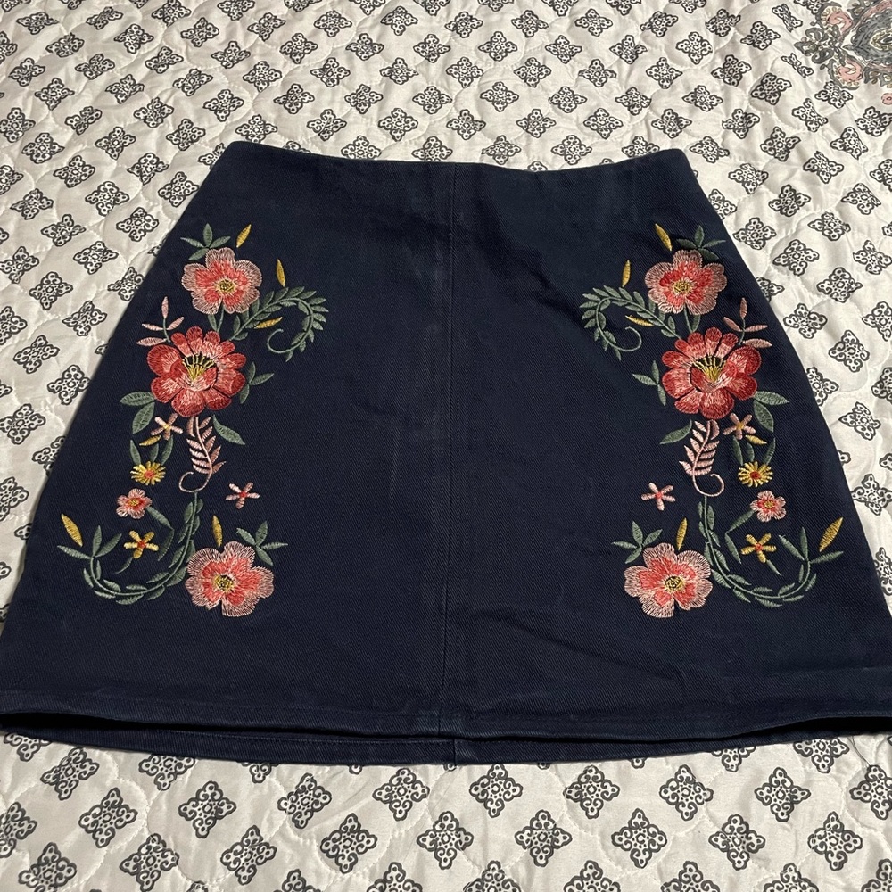 MI AMI Embroidered Detail Denim Mini Skirt Size Small